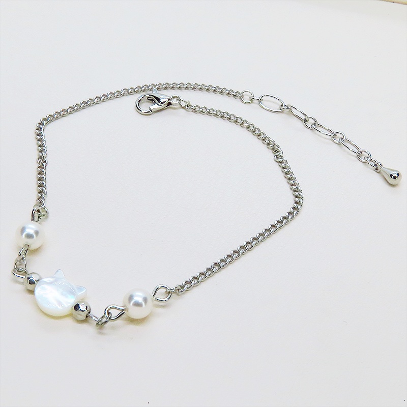 シルバーカラー 白蝶貝(シェル)の猫モチーフのブレスレット スワロフスキーパール アジャスター付 マザーオブパール