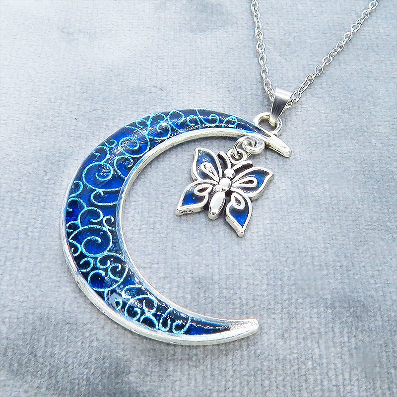 アンティークシルバー ブルームーンネックレス 三日月と蝶のペンダントネックレス レジン 長さ調整可