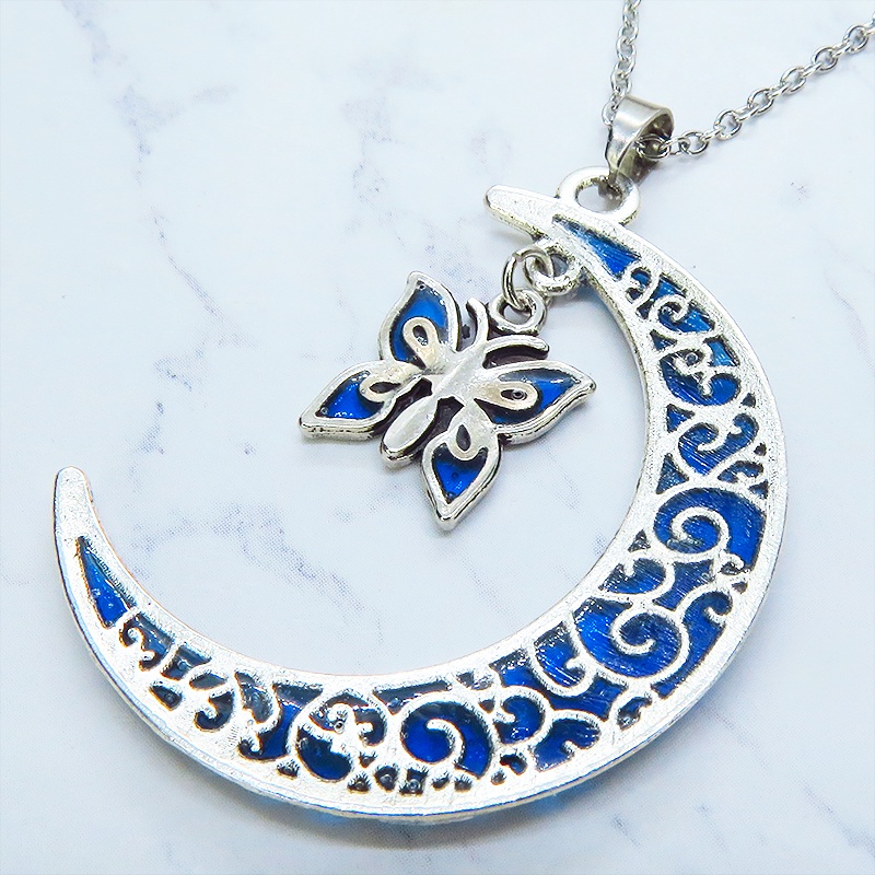 アンティークシルバー ブルームーンネックレス 三日月と蝶のペンダントネックレス レジン 長さ調整可