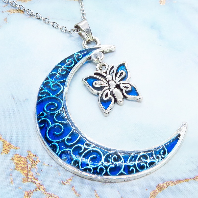 アンティークシルバー ブルームーンネックレス 三日月と蝶のペンダントネックレス レジン 長さ調整可