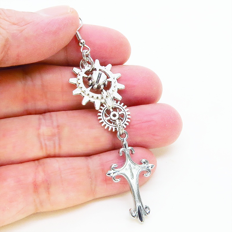 アンティークシルバー ロザリオと歯車を組合せたスリムなスチームパンク風ピアス サージカル可