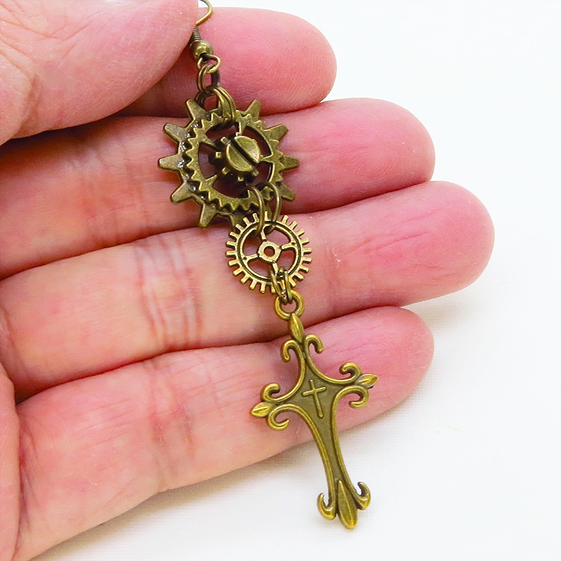 アンティークゴールド ロザリオと歯車を組合せたスリムなスチームパンク風ピアス