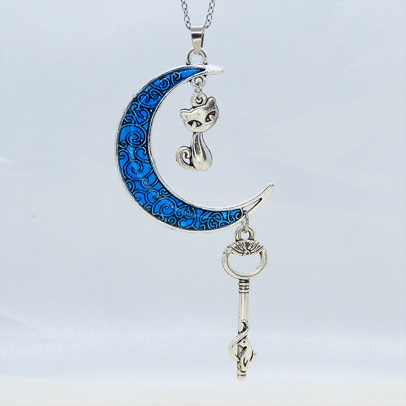 アンティークシルバー ブルームーン マリンブルーの三日月に猫と鍵を吊り下げたネックレス 長さ調整可