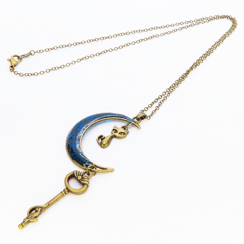 アンティークゴールド ブルームーン マリンブルーの三日月に猫と鍵を吊り下げたネックレス 長さ調整可
