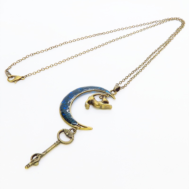 アンティークゴールド ブルームーン マリンブルーの三日月に伸び猫と鍵を吊り下げたネックレス 長さ調整可