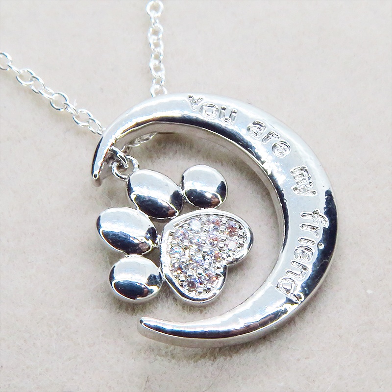 【再販】シルバー925 三日月に肉球を吊り下げた大人可愛いペンダント・ネックレス AAAキュービックジルコニア 猫 犬
