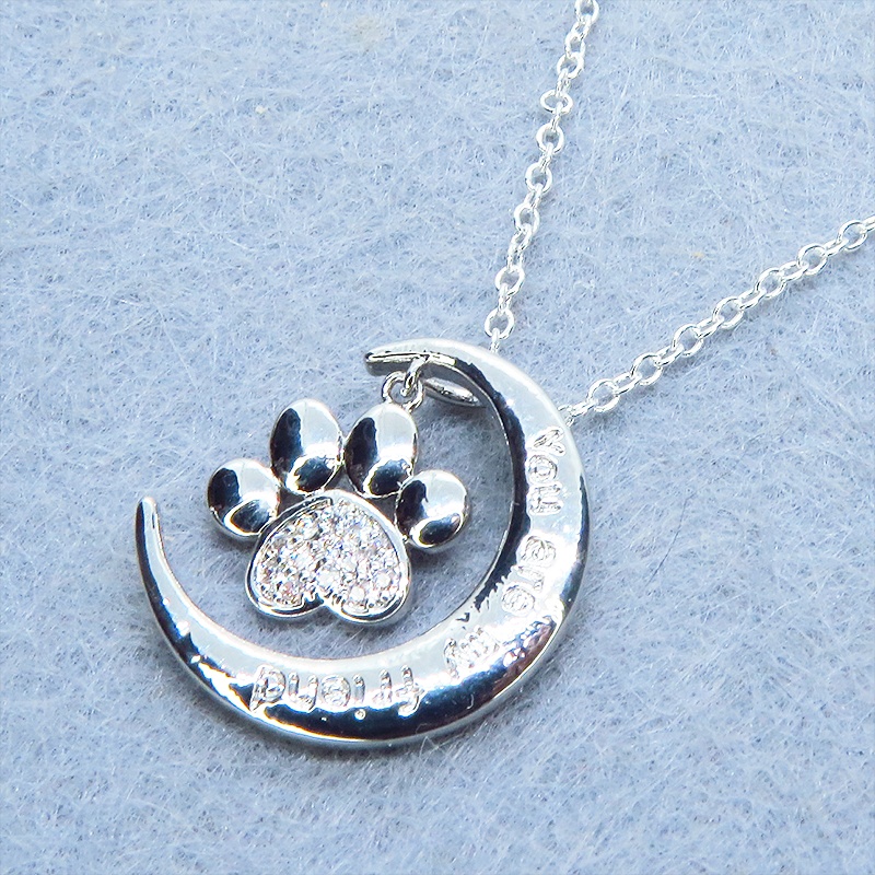 【再販】シルバー925 三日月に肉球を吊り下げた大人可愛いペンダント・ネックレス AAAキュービックジルコニア 猫 犬