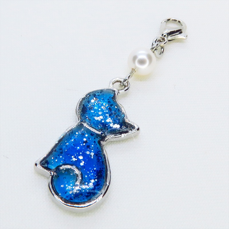 マスク・スマホチャーム シルバーカラー マリンブルーの猫シルエットのチャーム スワロフスキーパール