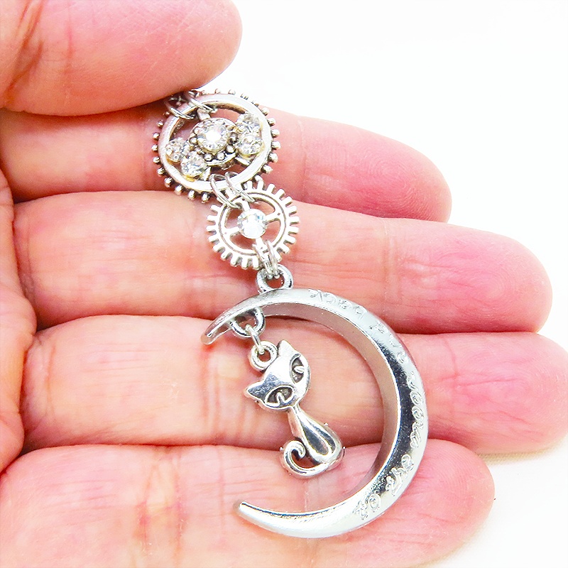 アンティークシルバー スチームパンク風の猫と三日月と歯車のペンダントネックレス ラインストーン 長さ調整可