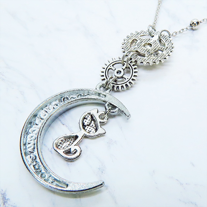 アンティークシルバー スチームパンク風の猫と三日月と歯車のペンダントネックレス ラインストーン 長さ調整可