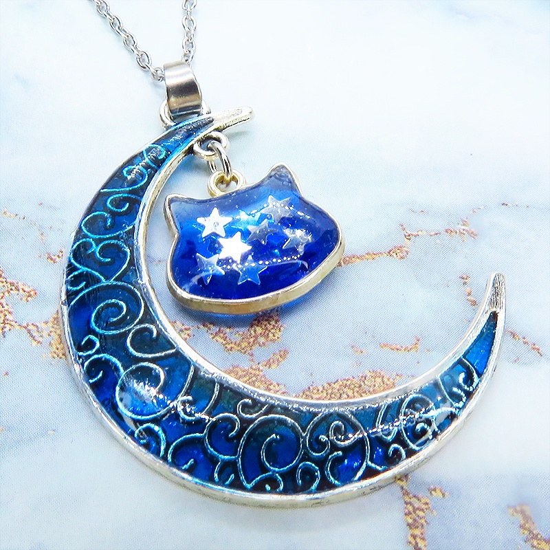 アンティークシルバー ブルームーン マリンブルーの三日月に猫フェイスチャームのネックレス 長さ調整可