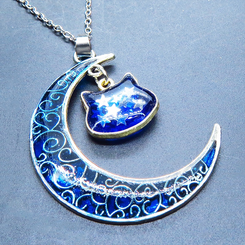 アンティークシルバー ブルームーン マリンブルーの三日月に猫フェイスチャームのネックレス 長さ調整可