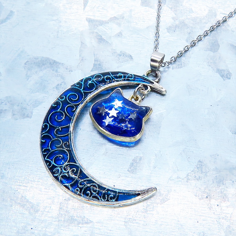 アンティークシルバー ブルームーン マリンブルーの三日月に猫フェイスチャームのネックレス 長さ調整可