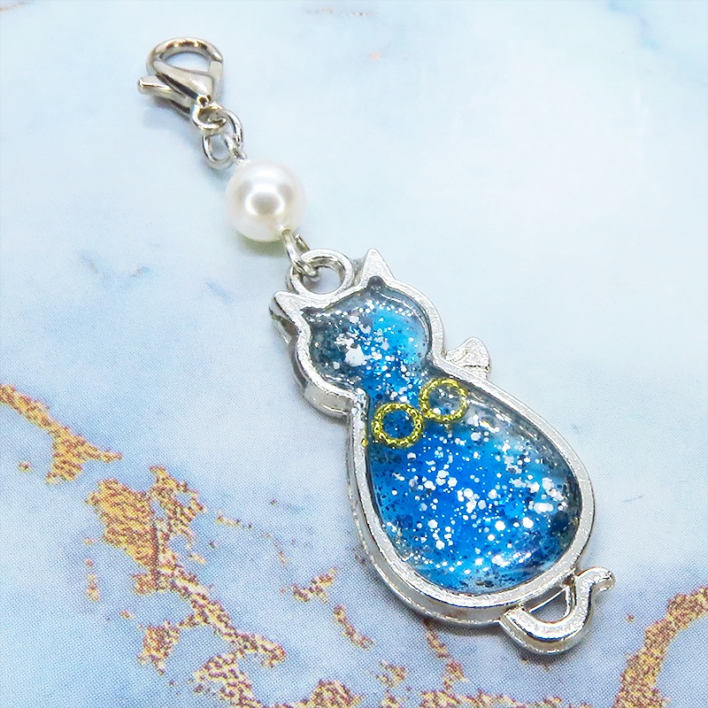 マスク・スマホチャーム シルバーカラー マリンブルー猫シルエットモチーフとスワロフスキーパール 金具変更可