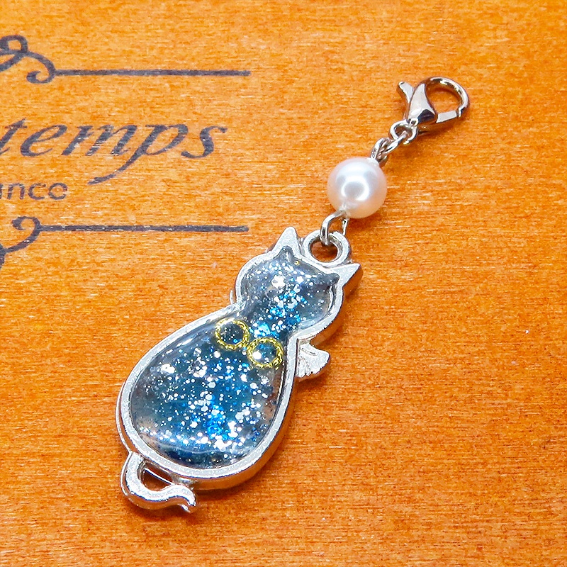 マスク・スマホチャーム シルバーカラー マリンブルー猫シルエットモチーフとスワロフスキーパール 金具変更可