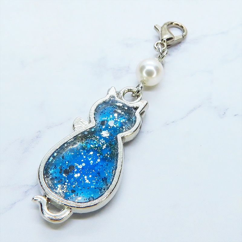 マスク・スマホチャーム シルバーカラー マリンブルー猫シルエットモチーフとスワロフスキーパール 金具変更可