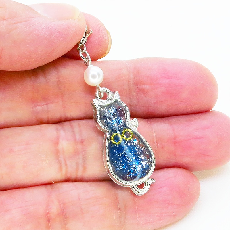 マスク・スマホチャーム シルバーカラー マリンブルー猫シルエットモチーフとスワロフスキーパール 金具変更可