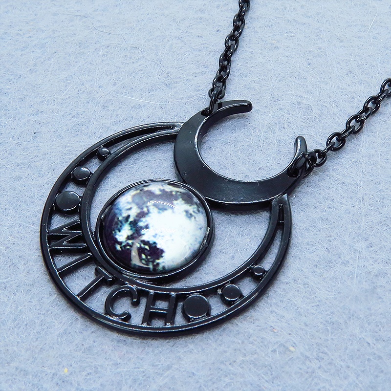 ゴシック調ブラックカラー トリプルムーンのモノトーンウィッチペンダントネックレス ロング パンク ロック