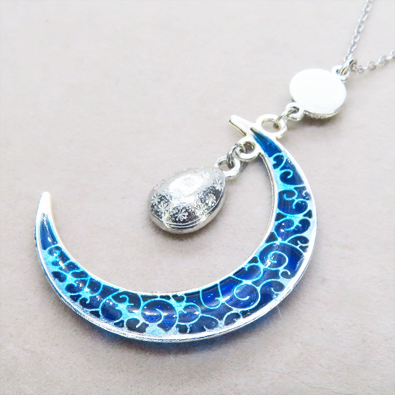 アンティークシルバー ブルームーン マリンブルーの三日月にティアドロップチャームのネックレス ラインストーン
