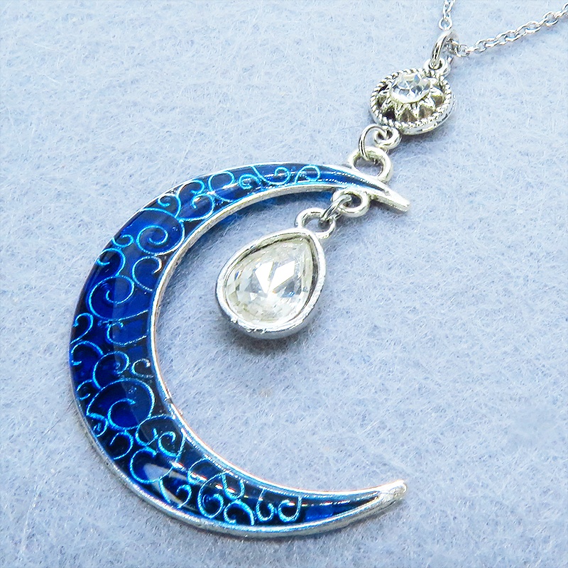 アンティークシルバー ブルームーン マリンブルーの三日月にティアドロップチャームのネックレス ラインストーン