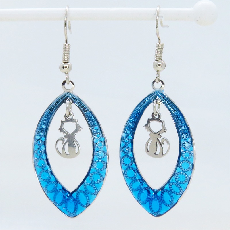 シルバーカラー 猫シルエット ティアドロップ ブルーレジンピアス サージカル可