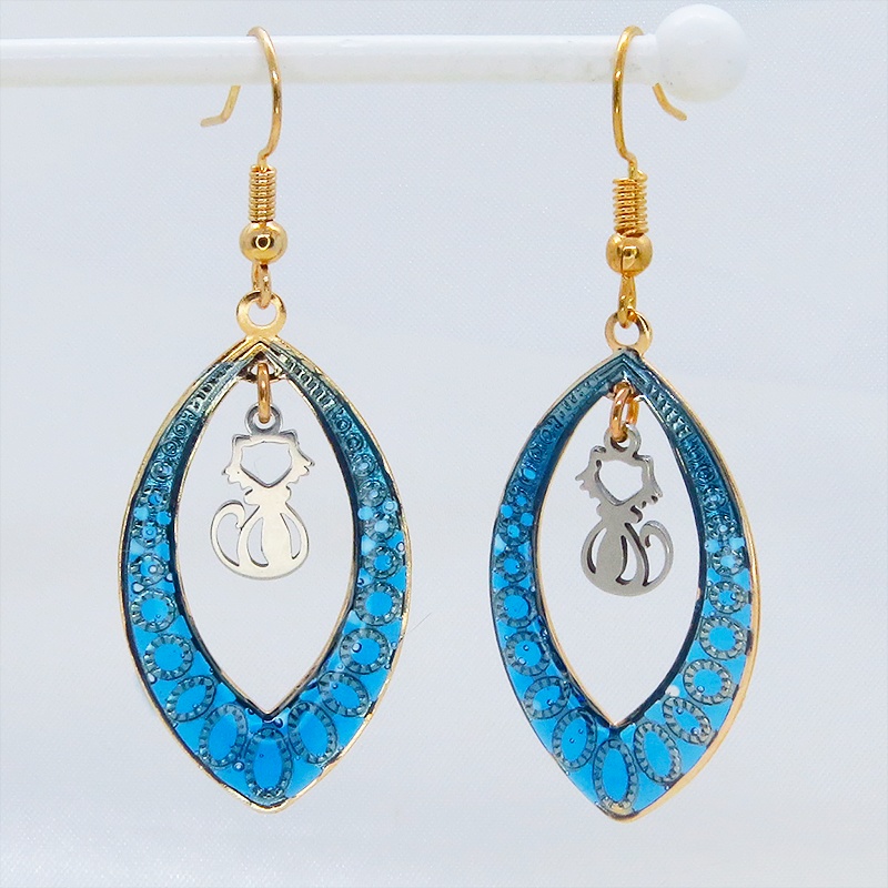 マットゴールド 猫シルエット ティアドロップ ブルーレジンピアス サージカル可