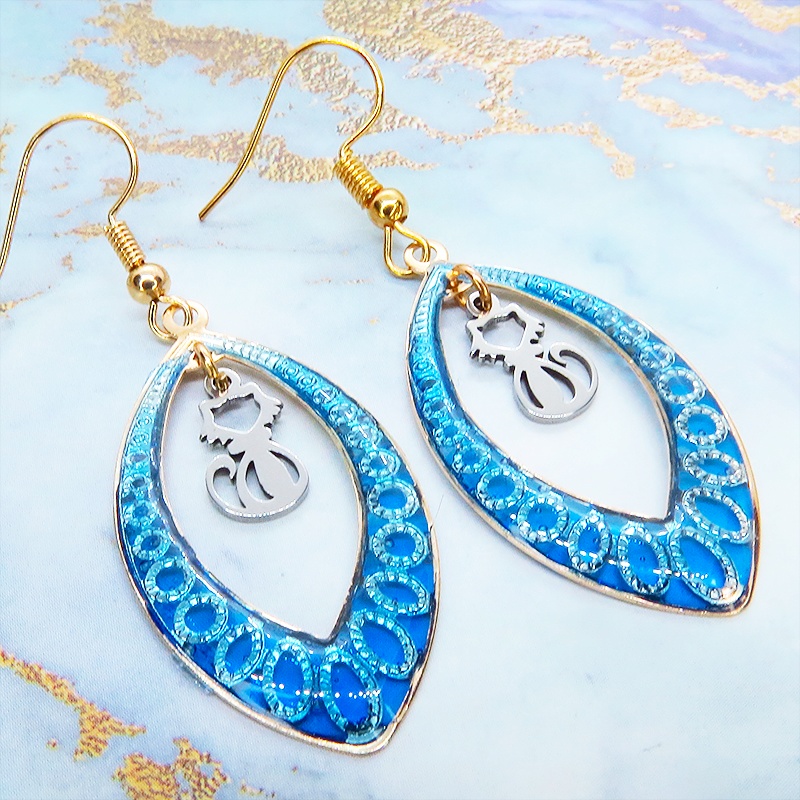 マットゴールド 猫シルエット ティアドロップ ブルーレジンピアス サージカル可