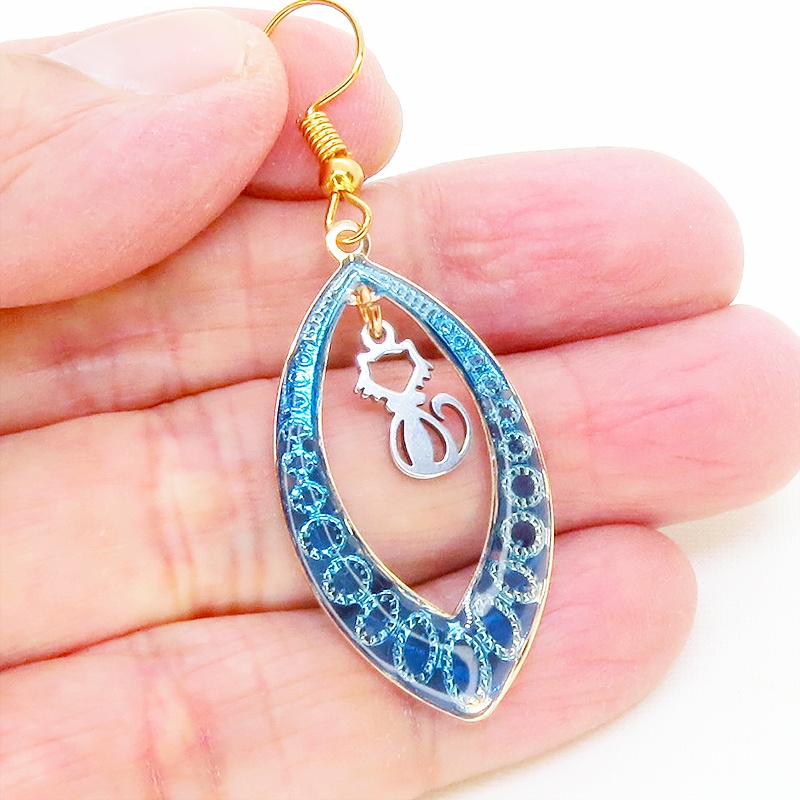 マットゴールド 猫シルエット ティアドロップ ブルーレジンピアス サージカル可