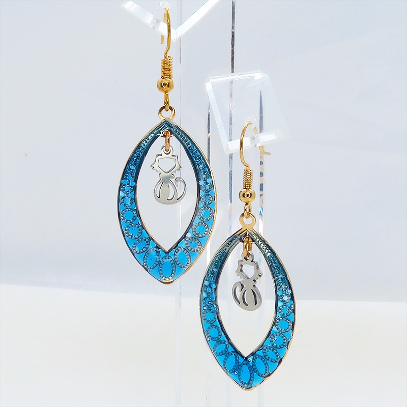 マットゴールド 猫シルエット ティアドロップ ブルーレジンピアス サージカル可