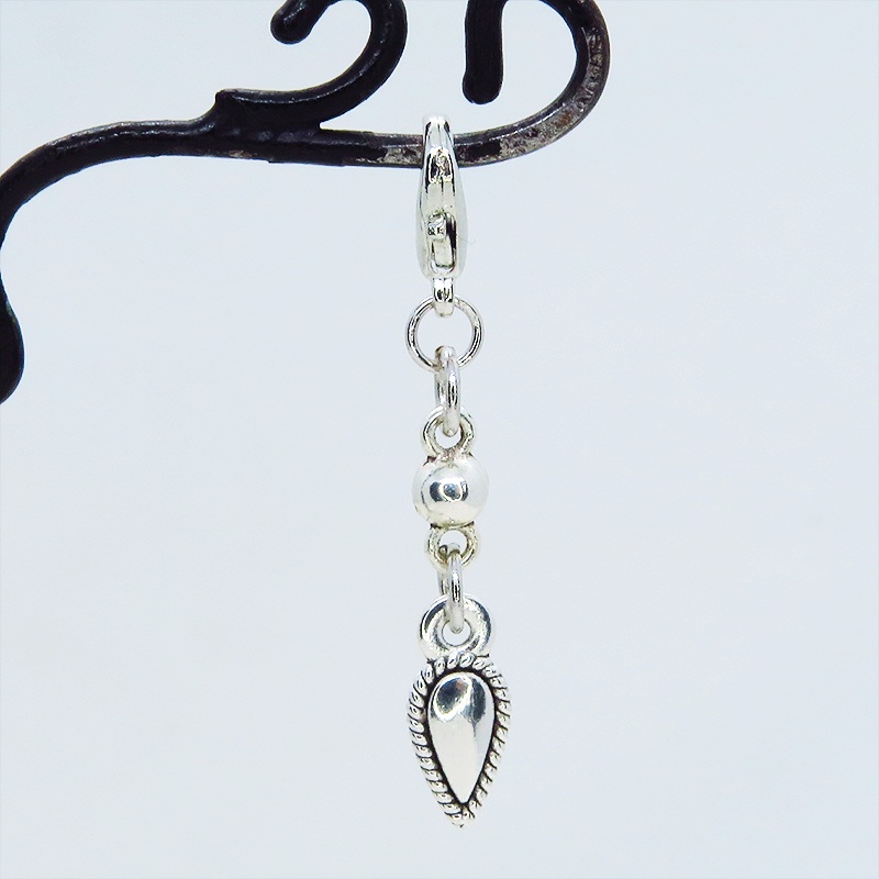 マスク・スマホチャーム アンティークシルバー リーフとメタルビーズのチャーム 金具変更可 ジャックピン追加可