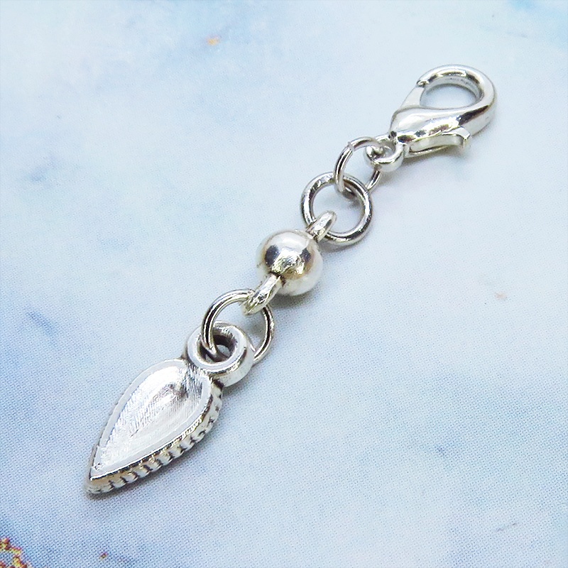 マスク・スマホチャーム アンティークシルバー リーフとメタルビーズのチャーム 金具変更可 ジャックピン追加可