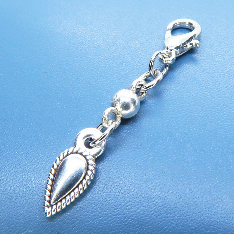 マスク・スマホチャーム アンティークシルバー リーフとメタルビーズのチャーム 金具変更可 ジャックピン追加可
