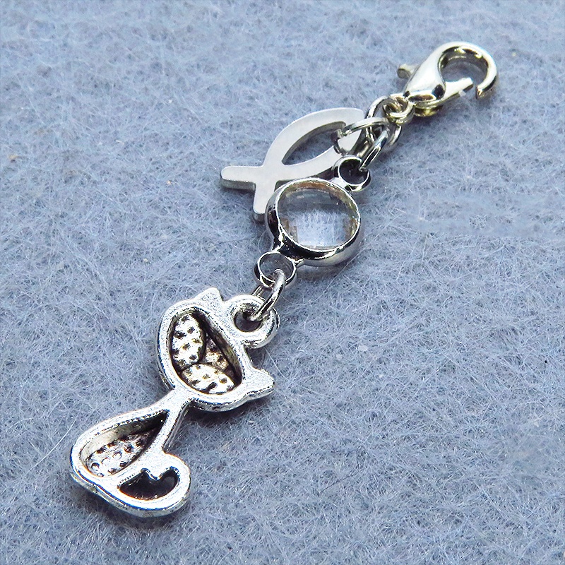マスク・スマホチャーム アンティークシルバー 猫と魚のコンパクトなチャーム ラインストーン 金具変更可