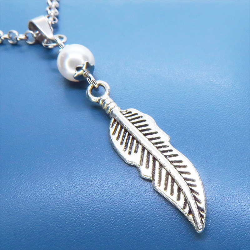 アンティークシルバー リーフとスワロフスキーパールをつなげたコンパクトなネックレス 長さ調整可 ステンレス可