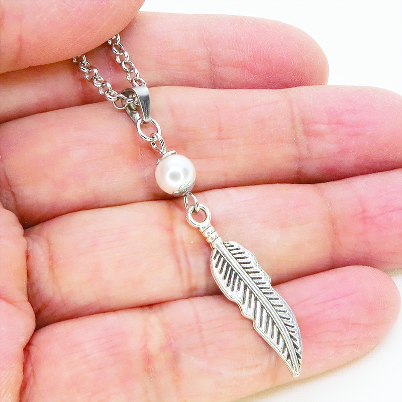 アンティークシルバー リーフとスワロフスキーパールをつなげたコンパクトなネックレス 長さ調整可 ステンレス可