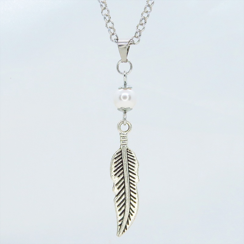 アンティークシルバー リーフとスワロフスキーパールをつなげたコンパクトなネックレス 長さ調整可 ステンレス可