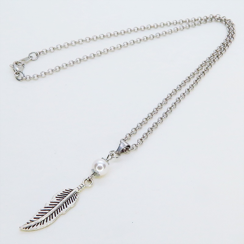 アンティークシルバー リーフとスワロフスキーパールをつなげたコンパクトなネックレス 長さ調整可 ステンレス可