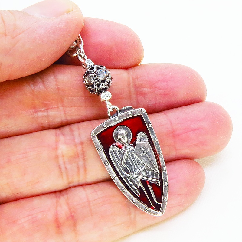アンティークシルバー クリムゾンカラーのゴシック調の紅い紋章に輝くキーホルダー ラインストーン 金具変更可