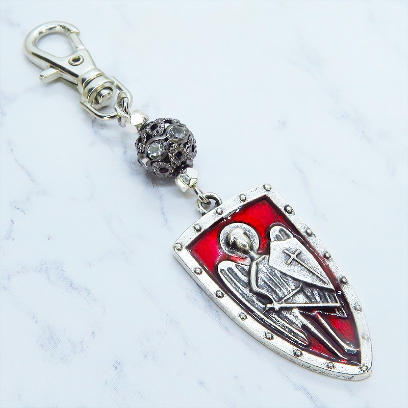 アンティークシルバー クリムゾンカラーのゴシック調の紅い紋章に輝くキーホルダー ラインストーン 金具変更可