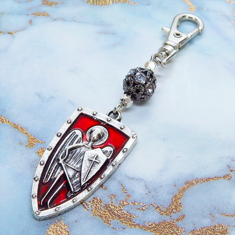 アンティークシルバー クリムゾンカラーのゴシック調の紅い紋章に輝くキーホルダー ラインストーン 金具変更可