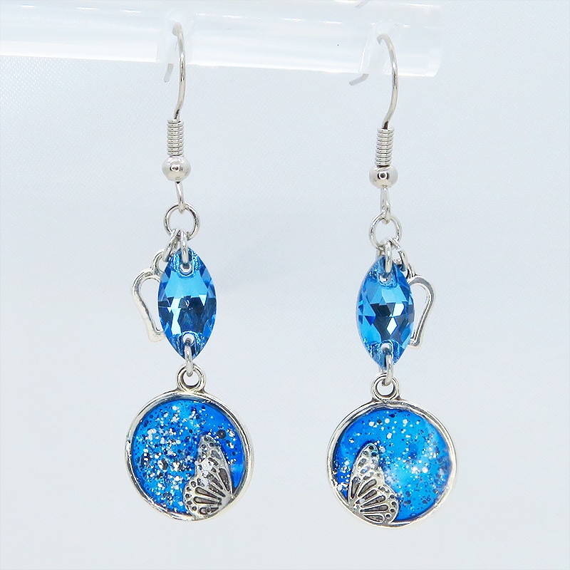 ブルーレジンで彩色した蝶の羽とアクアマリンのスワロフスキーのピアス オープンハート サージカル可