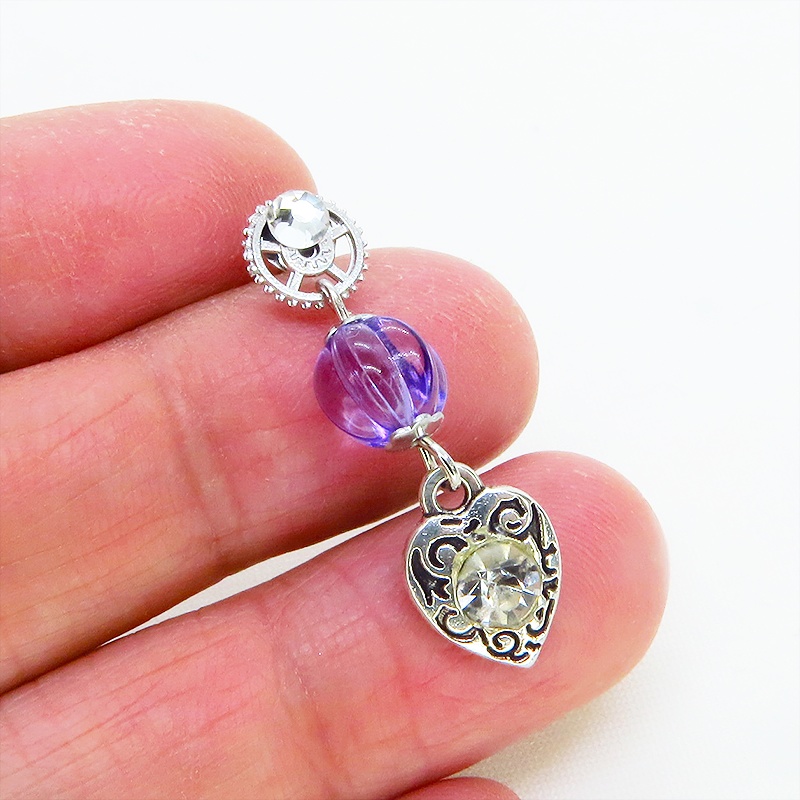 アンティークシルバー アラベスク調ハートモチーフとバイオレットビーズのスタッドピアス ラインストーン