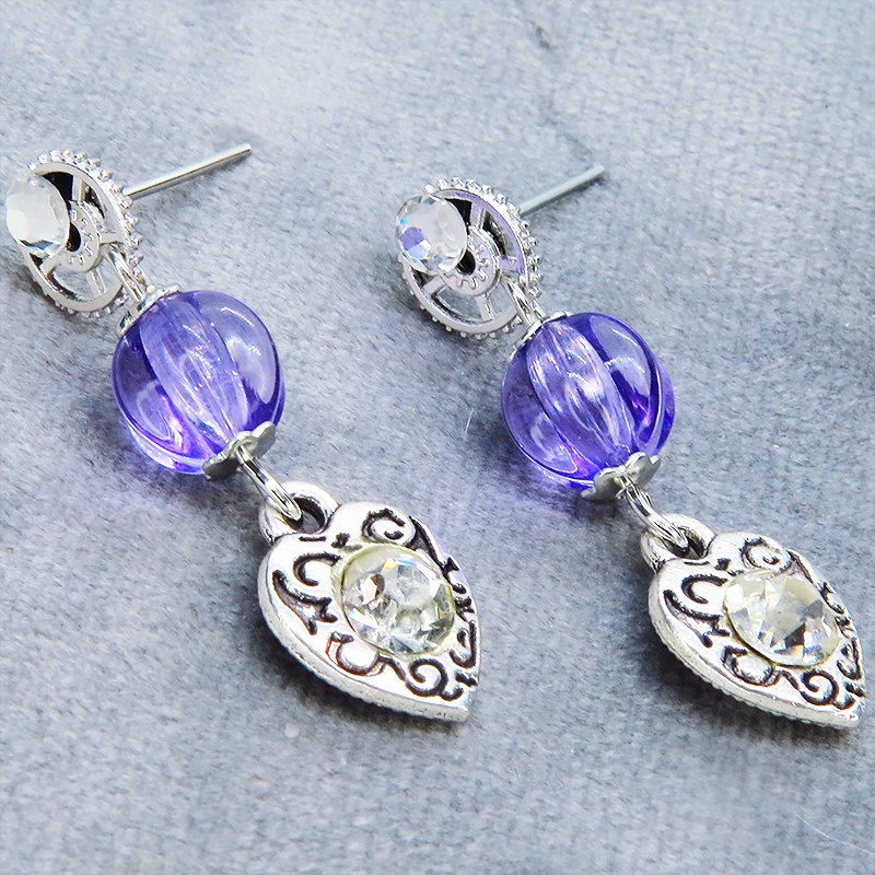 アンティークシルバー アラベスク調ハートモチーフとバイオレットビーズのスタッドピアス ラインストーン