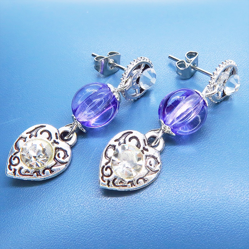 アンティークシルバー アラベスク調ハートモチーフとバイオレットビーズのスタッドピアス ラインストーン