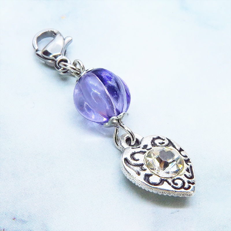 マスク・スマホチャーム アンティークシルバー アラベスク調ハートとバイオレットビーズのチャーム 金具変更可