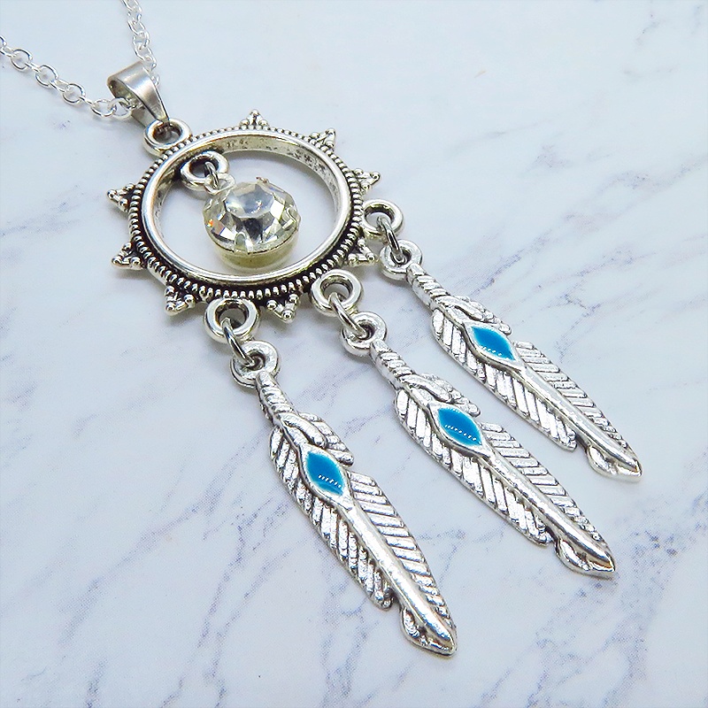 シルバーカラー メタルタッセル風フェザーとラインストーンのペンダントネックレス 長さ調整可