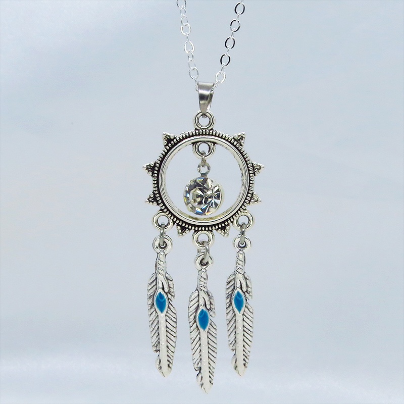 シルバーカラー メタルタッセル風フェザーとラインストーンのペンダントネックレス 長さ調整可