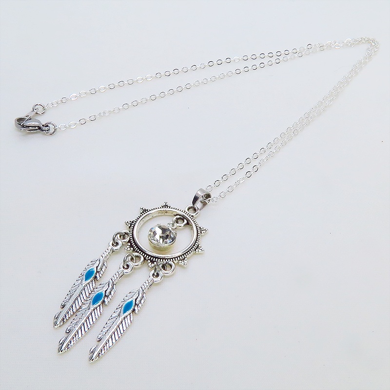 シルバーカラー メタルタッセル風フェザーとラインストーンのペンダントネックレス 長さ調整可