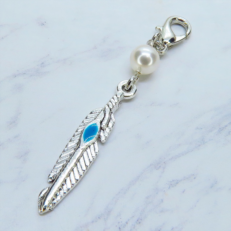 マスク・スマホチャーム シルバーカラー フェザーとスワロフスキーパールを組合せたスリムなチャーム 金具変更可