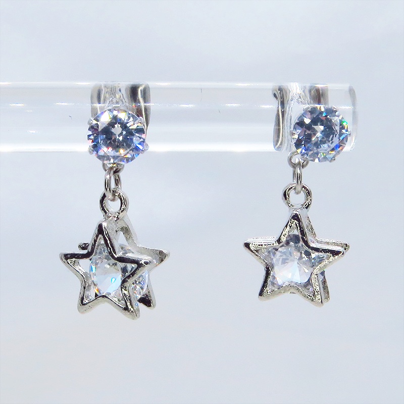 ステンレス シルバーカラー 星型フレームのキュービックジルコニアのスタッドピアス